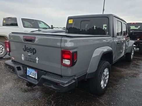 Used 2023 Jeep Gladiator Sport AWD/4WD image 3
