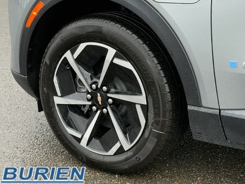 New 2026 Chevrolet Equinox EV LT image 34