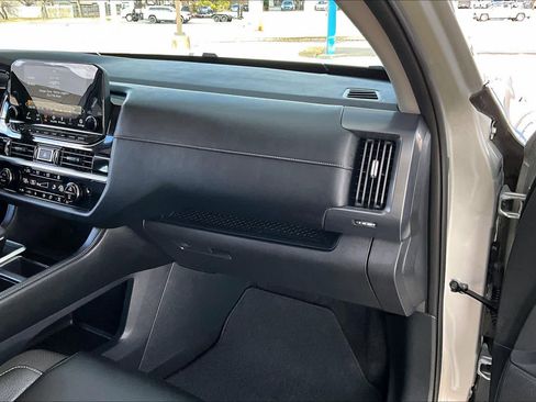 Used 2025 Nissan Pathfinder SL image 18