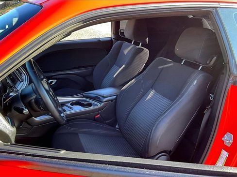 Used 2018 Dodge Challenger SXT w/ Sound Group image 19