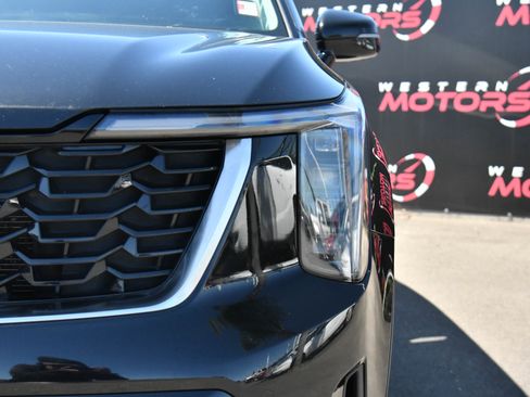 Used 2024 Kia Sorento S image 11