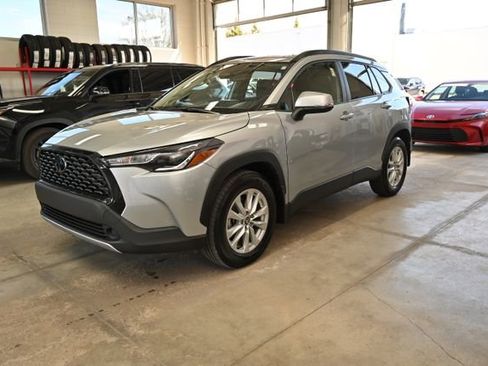 Used 2024 Toyota Corolla Cross LE w/ Moonroof Package image 8