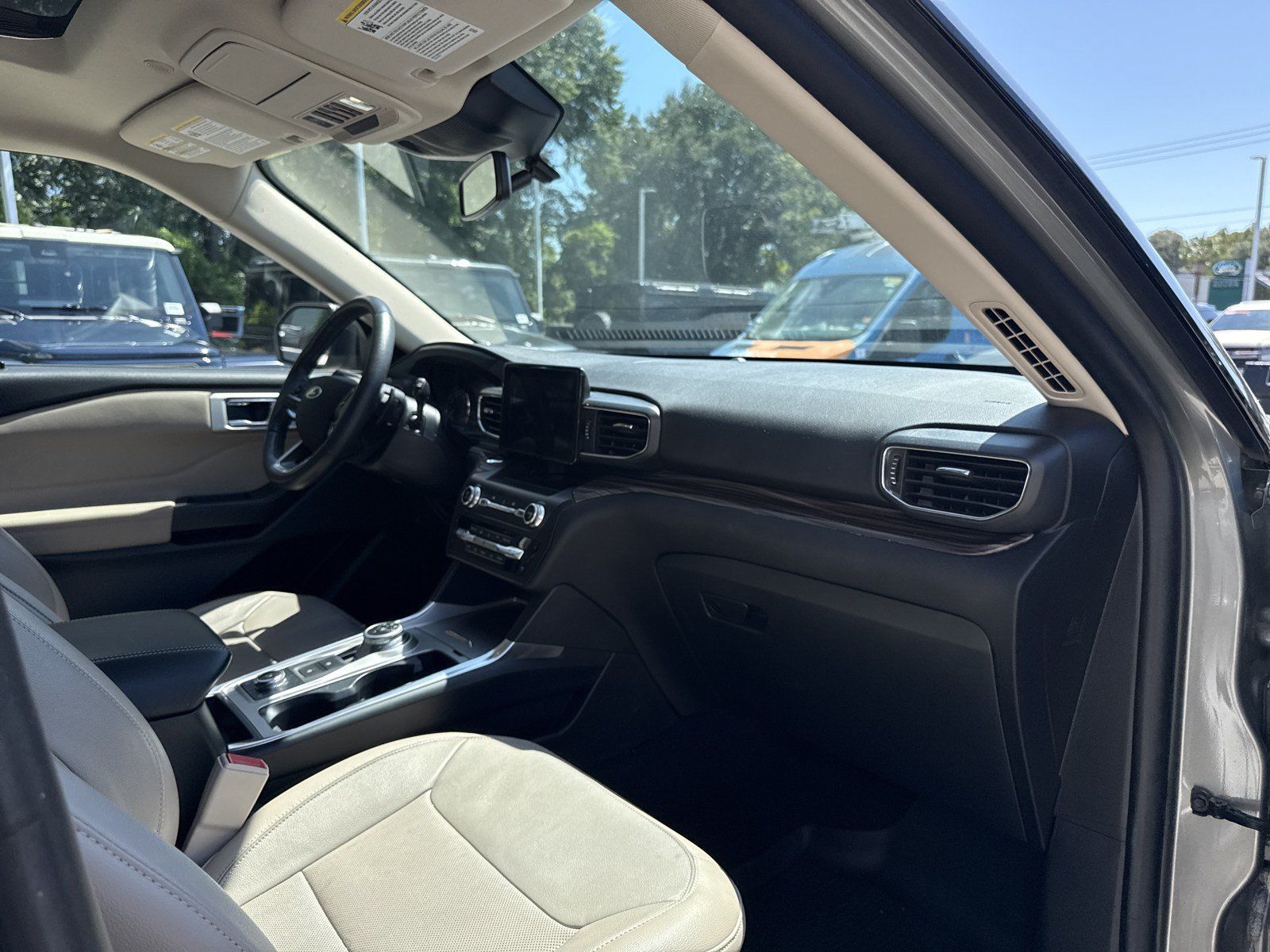 Used 2020 Ford Explorer Limited w/ Class III Trailer Tow Package AWD/4WD image 36