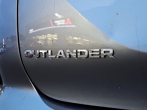 Used 2022 Mitsubishi Outlander SE image 33