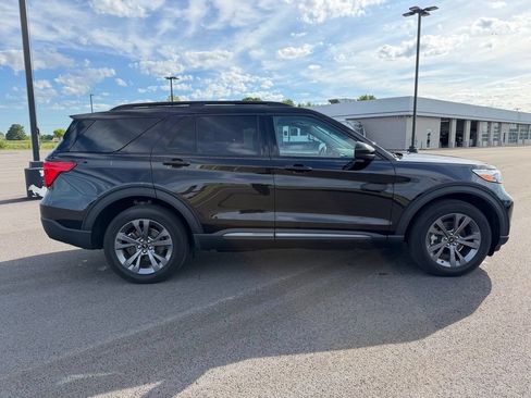 Used 2023 Ford Explorer XLT w/ Equipment Group 202A AWD/4WD image 4
