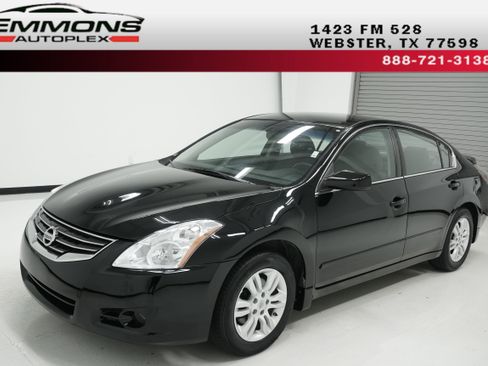 Used 2012 Nissan Altima 2.5 S w/ 20th Anniversary Pkg FWD image 1