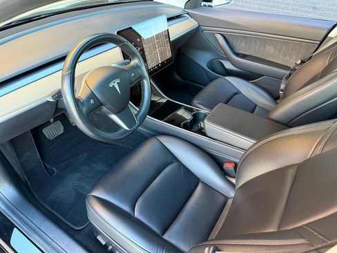 Used 2019 Tesla Model 3 Standard Range Plus image 3