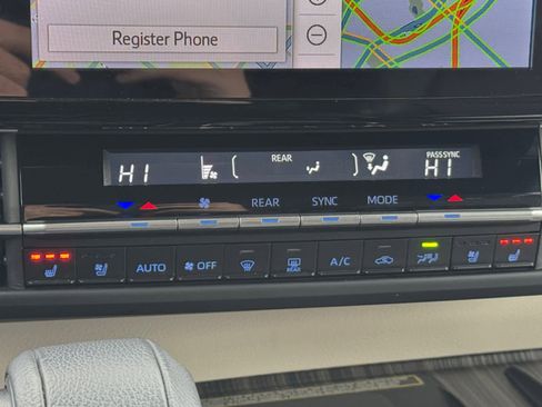 Used 2023 Toyota Sienna Platinum image 23