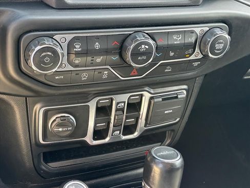 Used 2020 Jeep Gladiator Overland AWD/4WD image 18
