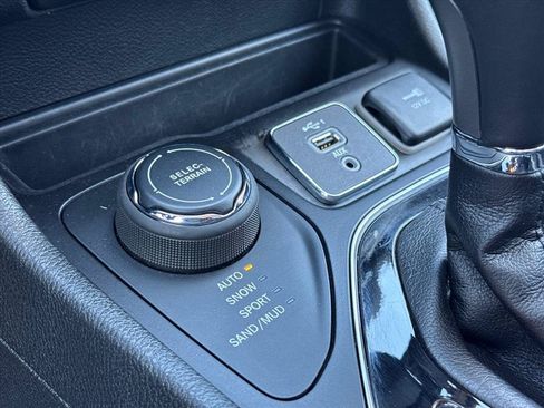 Used 2023 Jeep Cherokee Altitude Lux AWD/4WD image 19