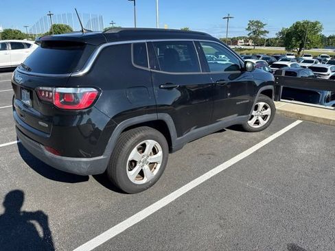Used 2019 Jeep Compass Latitude w/ Popular Equipment Group AWD/4WD image 3