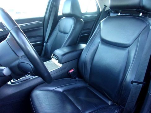 Used 2021 Chrysler 300 Touring L image 10