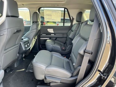 New 2025 Ford Expedition Active image 18