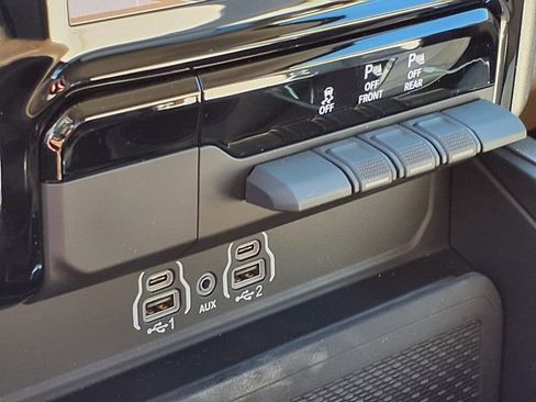 New 2025 RAM 1500 Laramie image 11