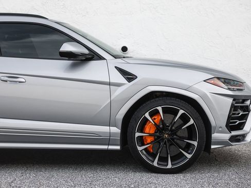 Used 2020 Lamborghini Urus AWD/4WD image 3