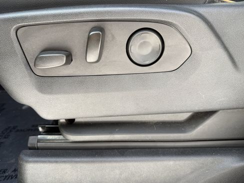 Used 2021 GMC Yukon AT4 w/ Technology Package image 30