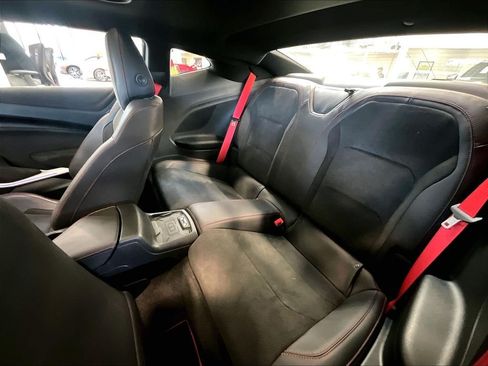 Used 2018 Chevrolet Camaro ZL1 RWD image 15