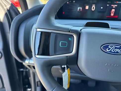 New 2025 Ford Expedition Active image 25