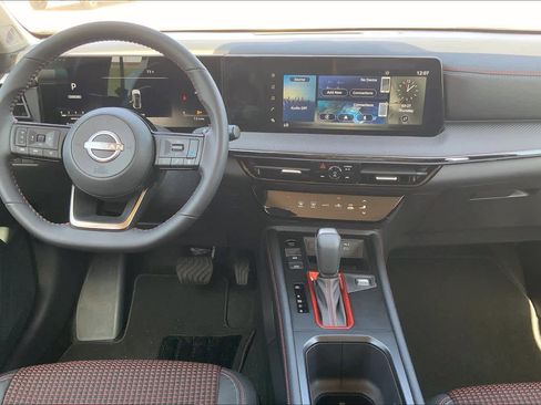 Used 2025 Nissan Kicks SR image 5