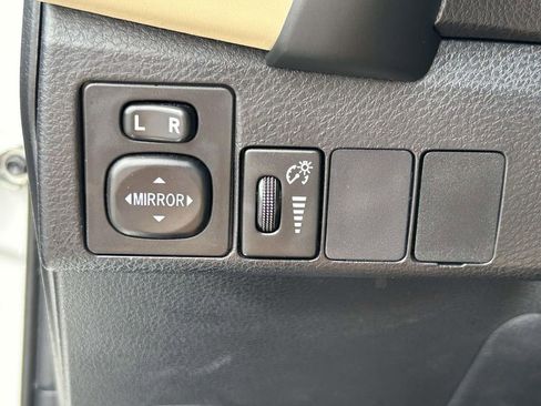 Used 2017 Toyota Corolla LE w/ Carpet Mat Package (TMS) FWD image 19