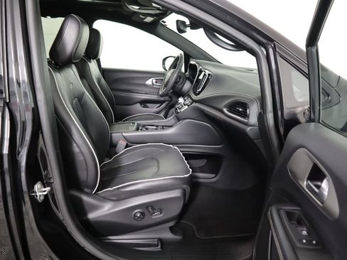 Used 2022 Chrysler Pacifica Limited w/ S Appearance Package image 21