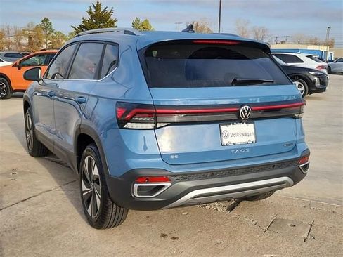 New 2026 Volkswagen Taos SE image 3