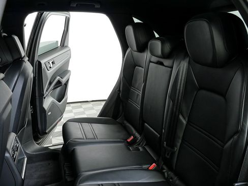 Certified 2023 Porsche Cayenne image 22