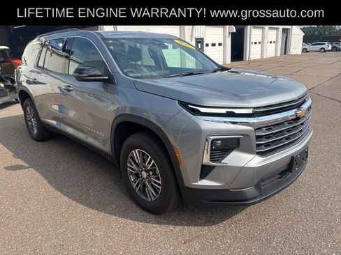 Used 2026 Chevrolet Traverse LT AWD/4WD image 2