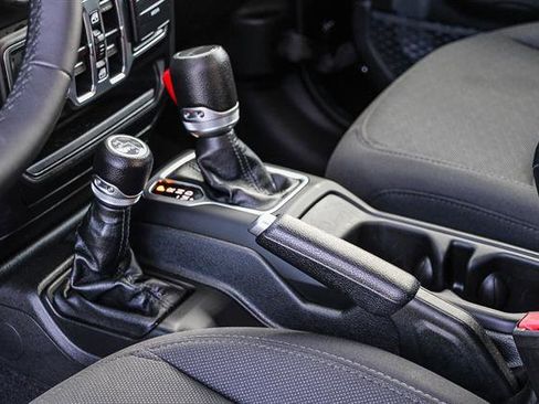 Used 2023 Jeep Gladiator Sport image 21