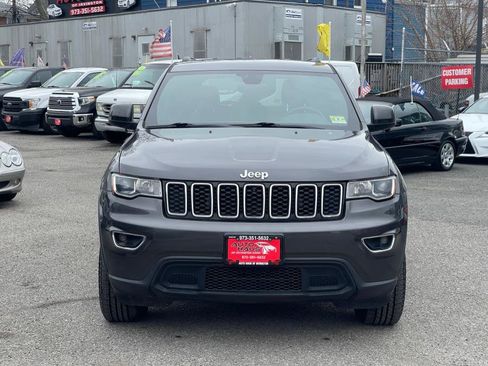 Used 2017 Jeep Grand Cherokee Laredo w/ Quick Order Package 23E AWD/4WD image 2