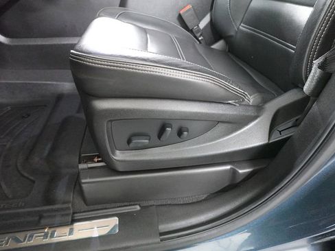 Used 2019 GMC Yukon Denali w/ Denali Ultimate Package image 11