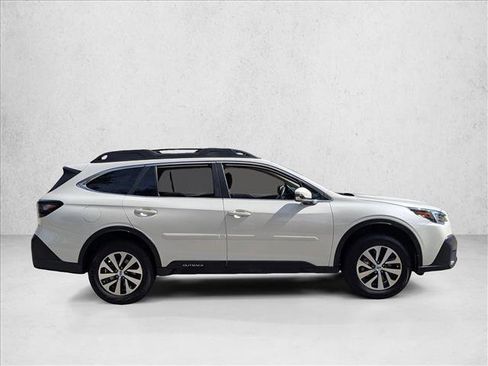 Used 2022 Subaru Outback Premium image 4
