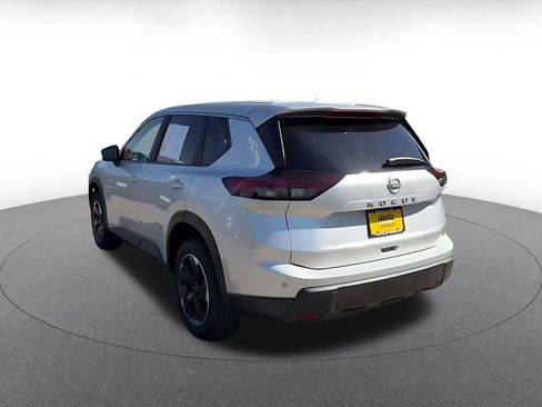 Used 2025 Nissan Rogue SV FWD image 9