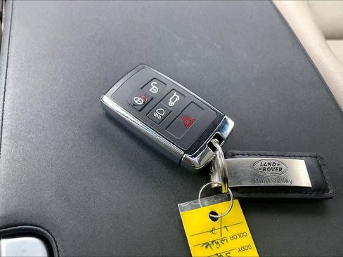 Used 2019 Land Rover Discovery SE AWD/4WD image 14