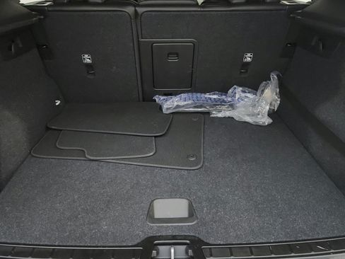 Used 2020 Volvo XC40 T4 Momentum FWD image 34