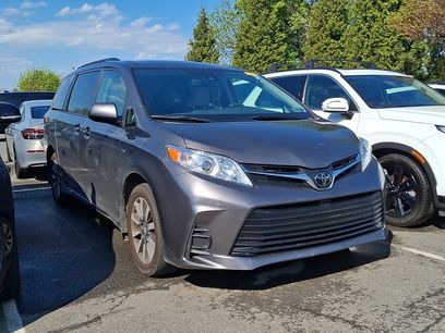 Used 2020 Toyota Sienna LE w/ LE Preferred Package