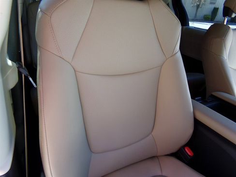 Used 2024 Toyota Sienna XLE image 32