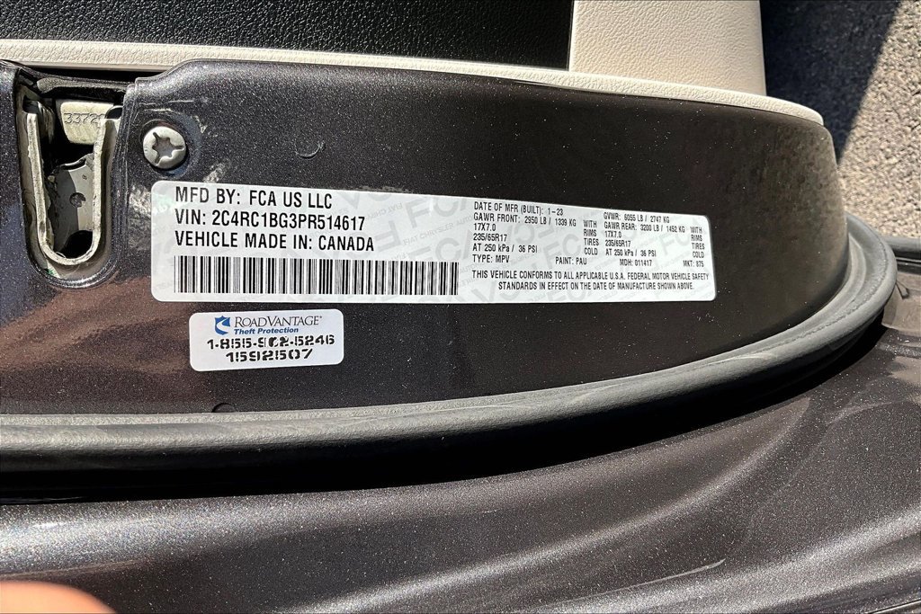 Used 2023 Chrysler Pacifica Touring-L FWD image 32