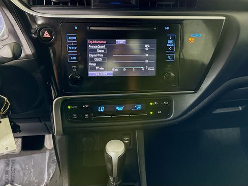 Used 2018 Toyota Corolla LE w/ Carpet Mat Package (TMS) FWD image 18