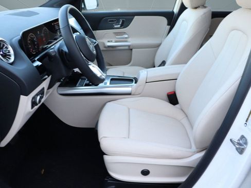 Used 2025 Mercedes-Benz GLA 250 image 31