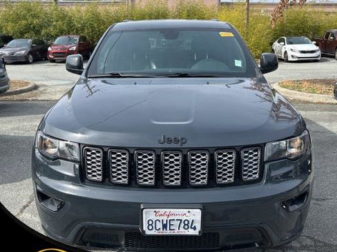 Used 2018 Jeep Grand Cherokee Altitude image 2