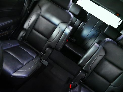 Used 2019 Chevrolet Tahoe LT w/ LT Signature Package AWD/4WD image 12