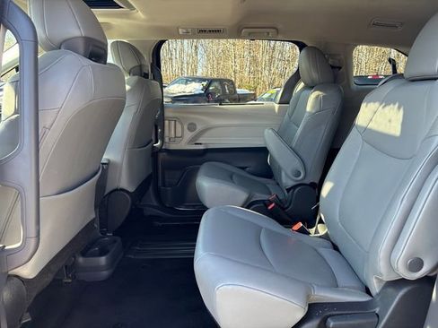 Used 2024 Toyota Sienna XLE image 16