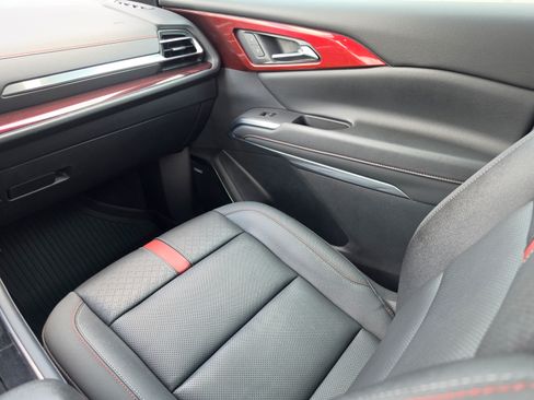 Used 2024 Chevrolet Traverse RS w/ LPO, Floor Liner Package AWD/4WD image 19