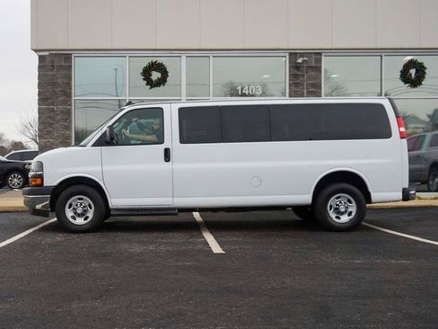 Used 2020 Chevrolet Express 3500 LT w/ LT Preferred Equipment Group RWD image 6