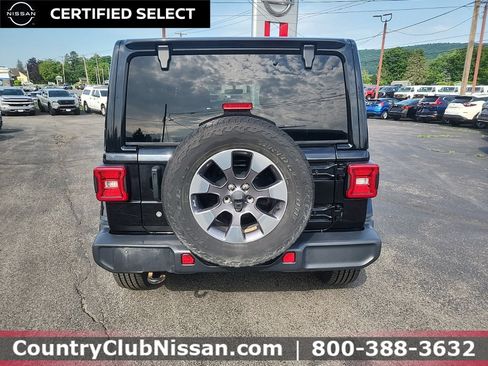 Used 2018 Jeep Wrangler Unlimited Sahara AWD/4WD image 7