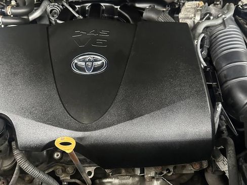 Used 2021 Toyota Highlander XSE AWD/4WD image 7