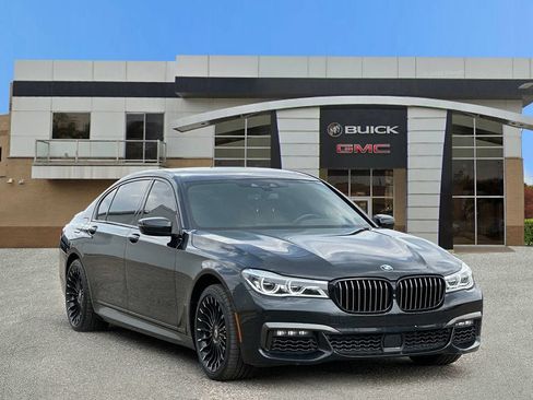 Used 2019 BMW 750i xDrive w/ M Sport Package AWD/4WD image 8