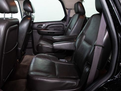 Used 2014 Cadillac Escalade Luxury AWD/4WD image 11