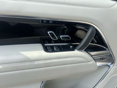 Certified 2025 Land Rover Range Rover SE AWD/4WD image 15